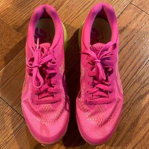 Women’s Nike shoes pink size 9.5,621078-687